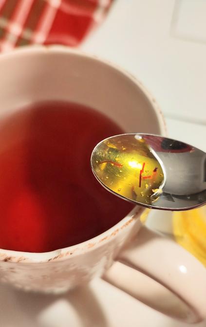 miele aromatizzato allo zafferano e oro 23kt