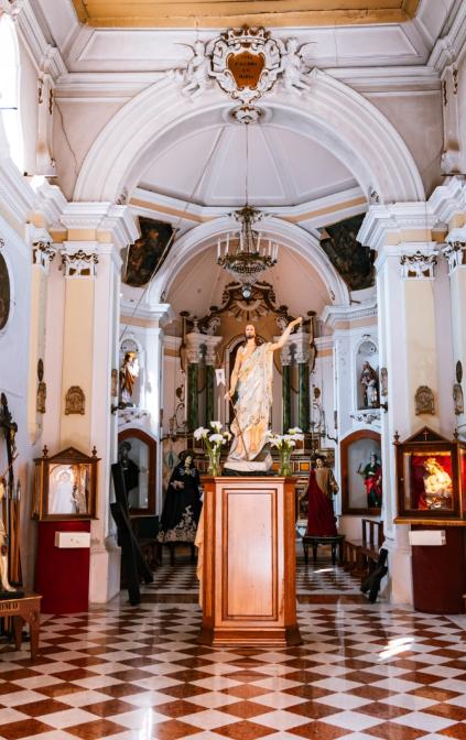 Chiesa dell'Immacolata con statue dei "mistiari" (1500 circa)