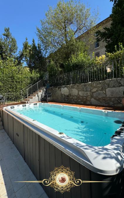 Jacuzzi