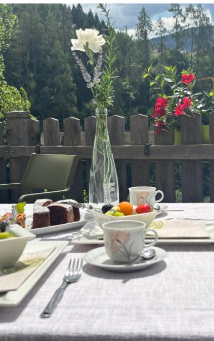 nel periodo estivo, su richiesta, è possibile consumare la prima colazione all'aperto, circondati da un magnifico paesaggio