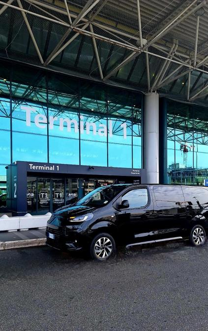 Minivan PieroViaggiando per transfer privati presso il Terminal 1 dell’Aeroporto di Roma Fiumicino